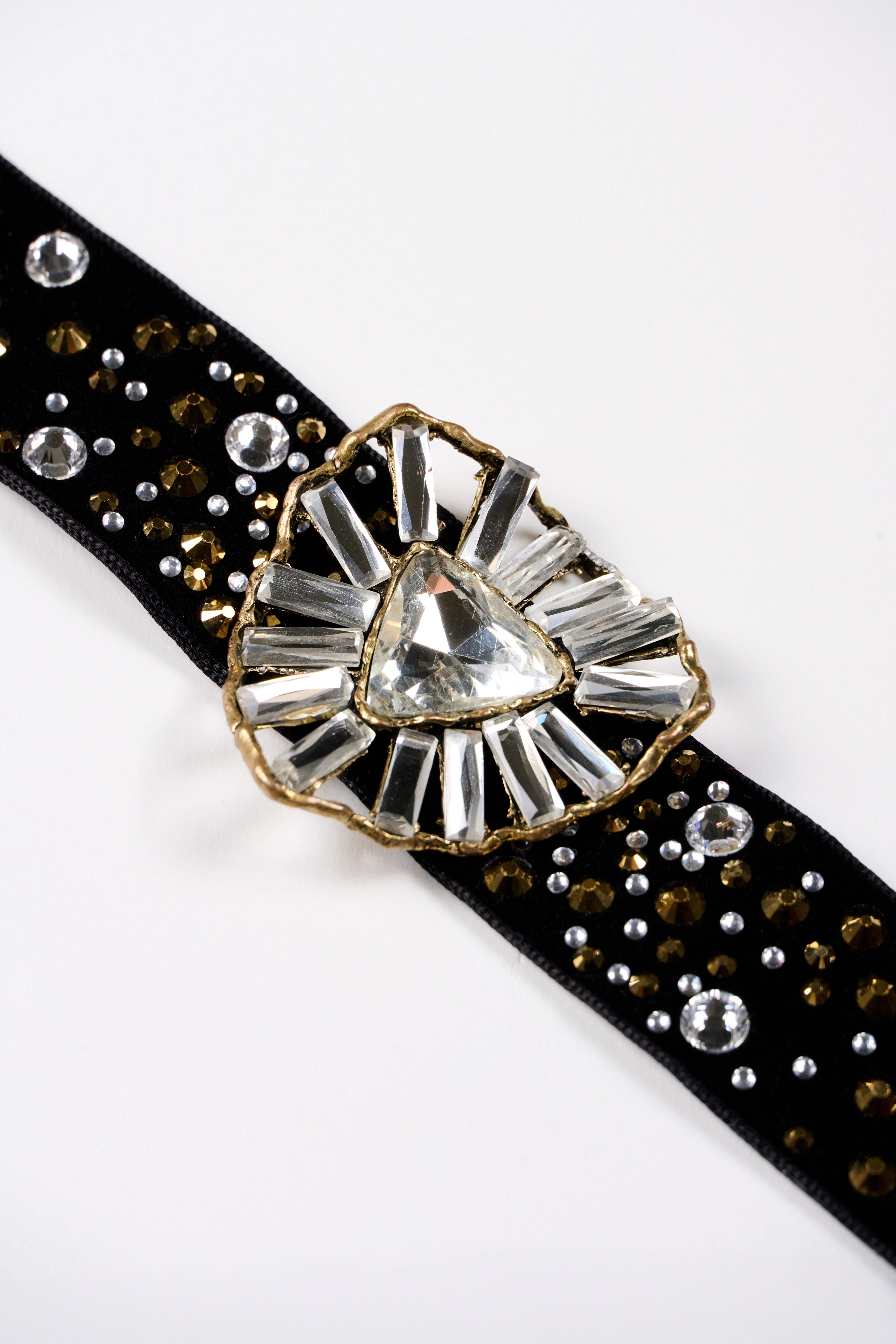 TRIANGLE TASMA KOLYE