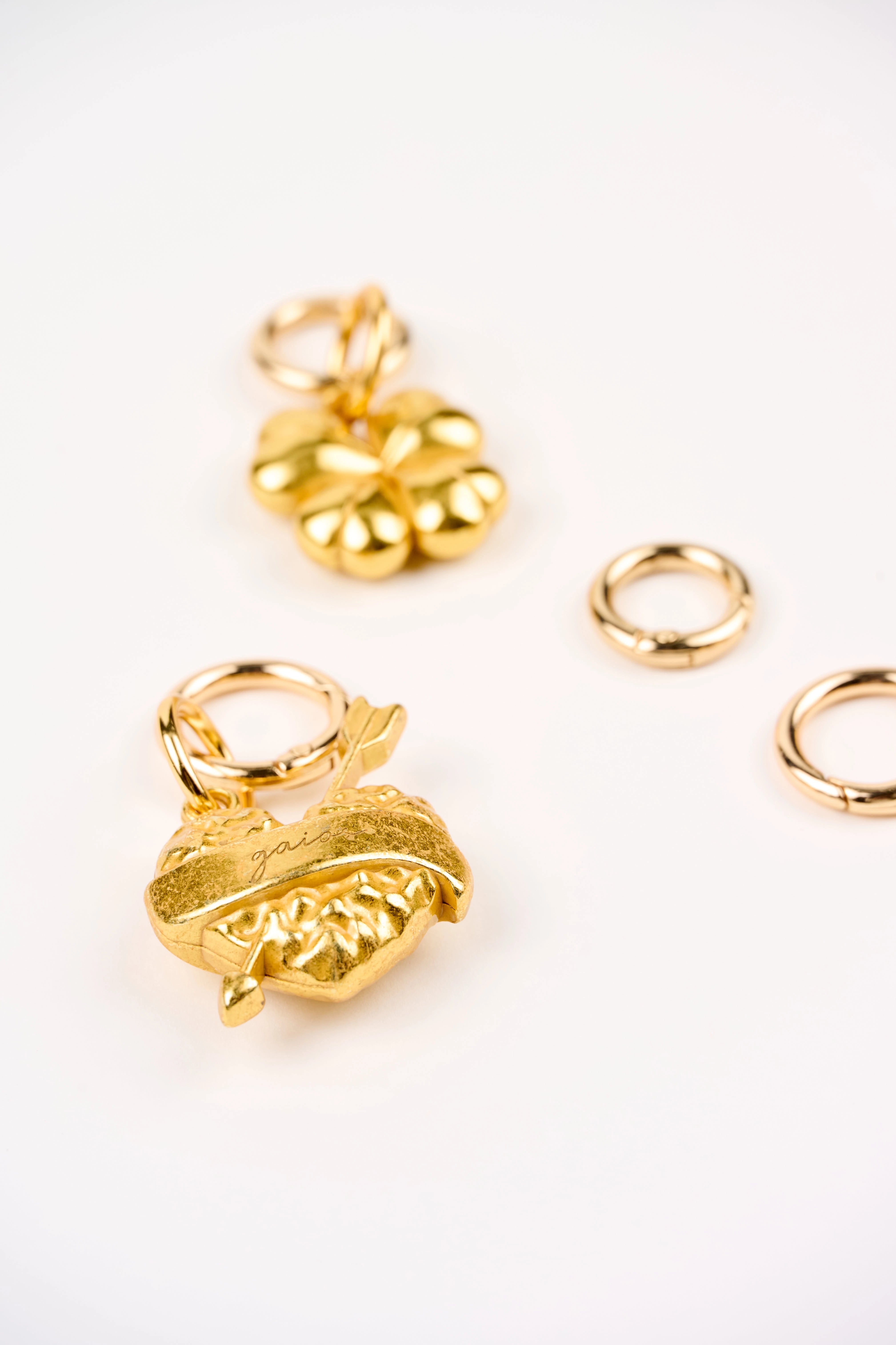 LUCKY CHARM SAC YUZUKLERI