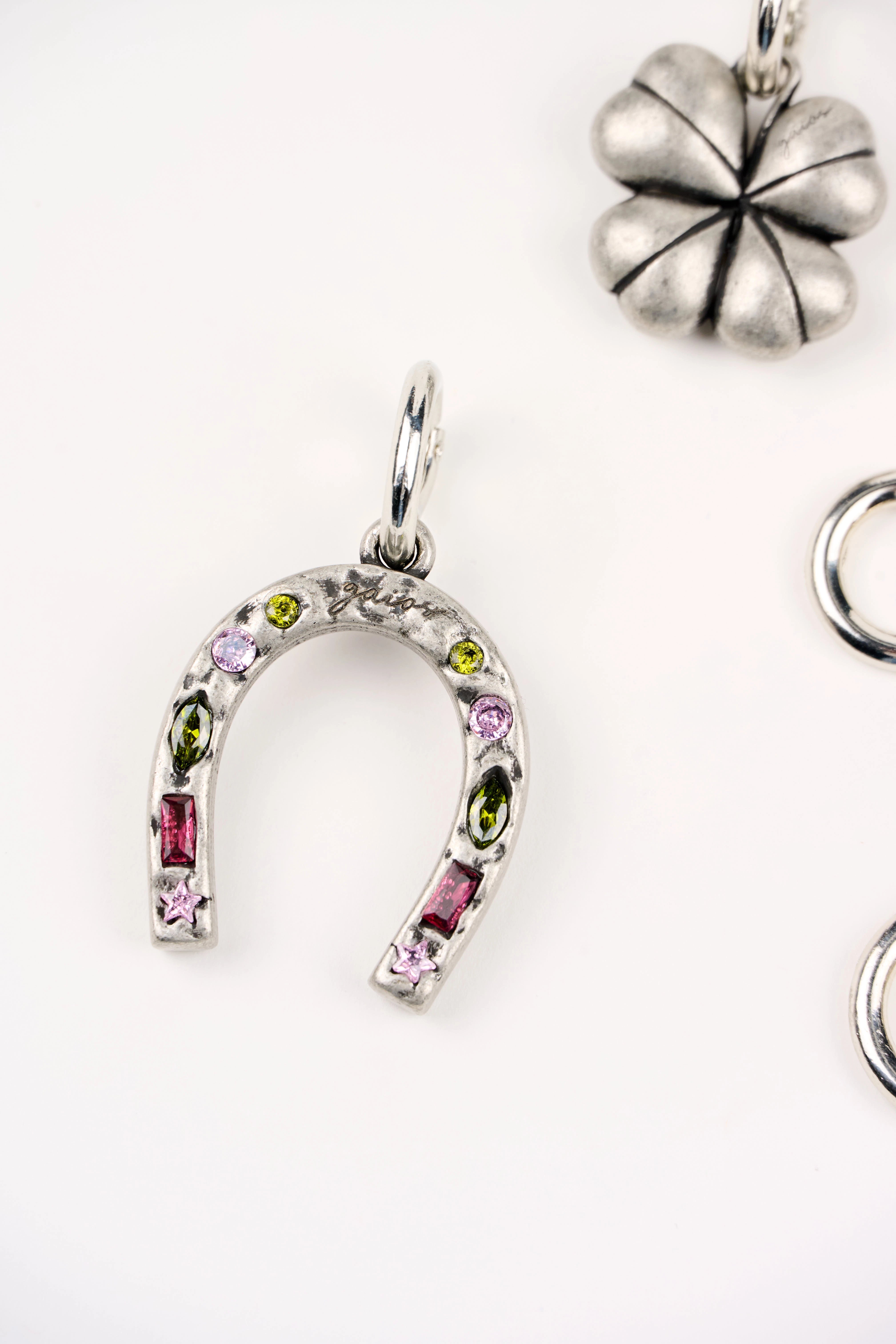 LUCKY CHARM SAC YUZUKLERI