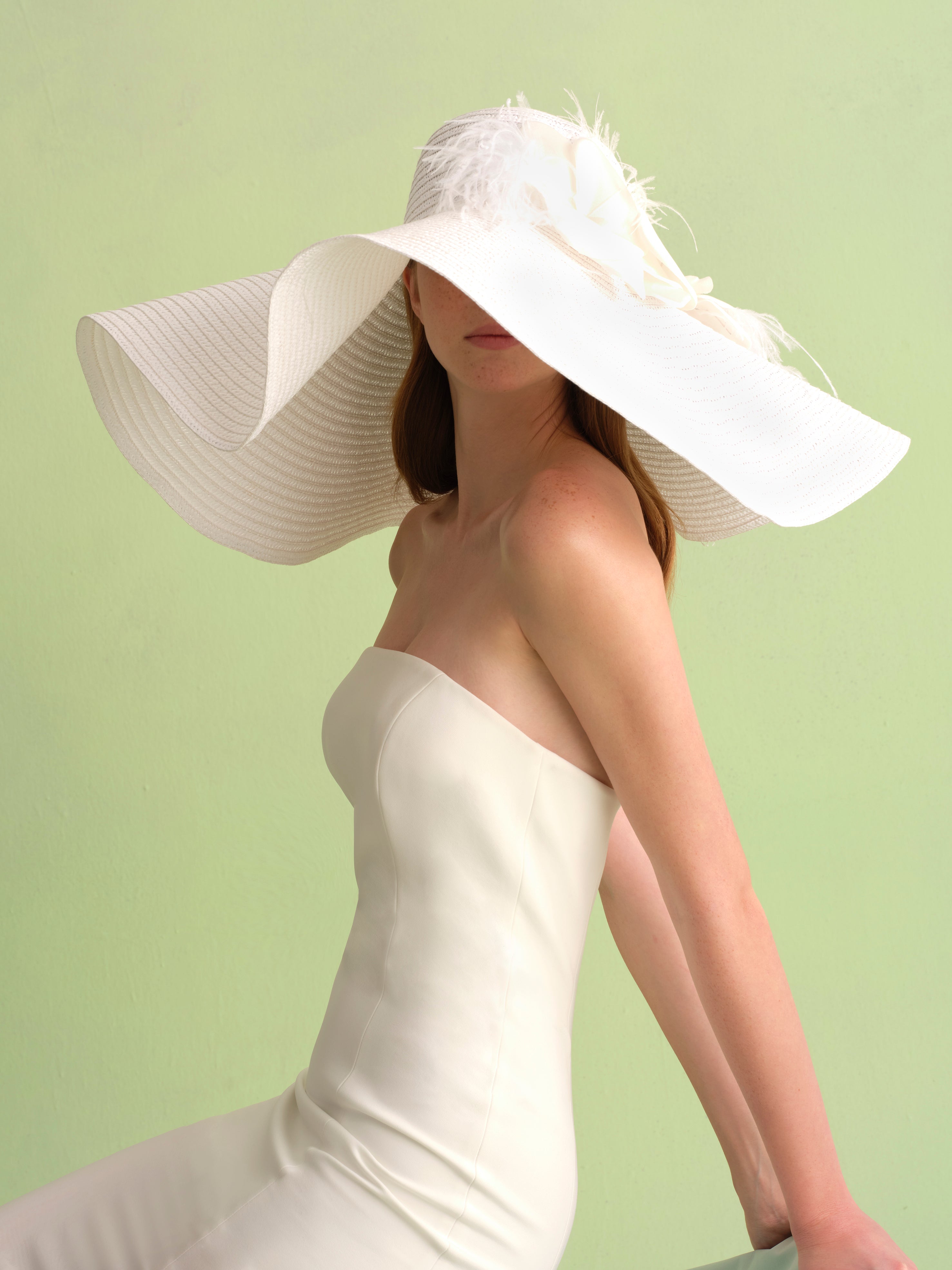 ORCHID AND FEATHERS ŞAPKA