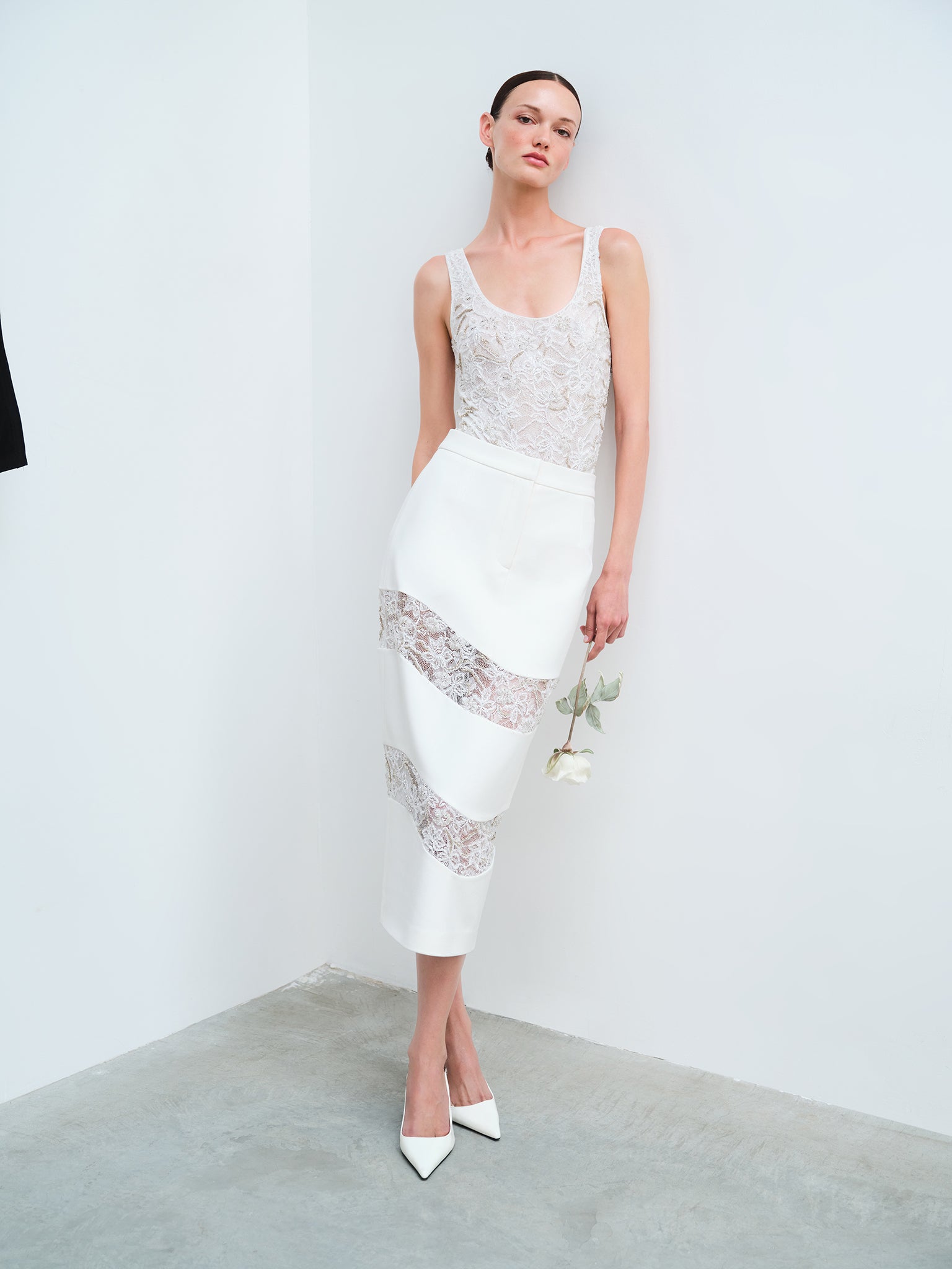 ANISA - EL İŞLEMELİ DANTEL DETAYLI MIDI ETEK