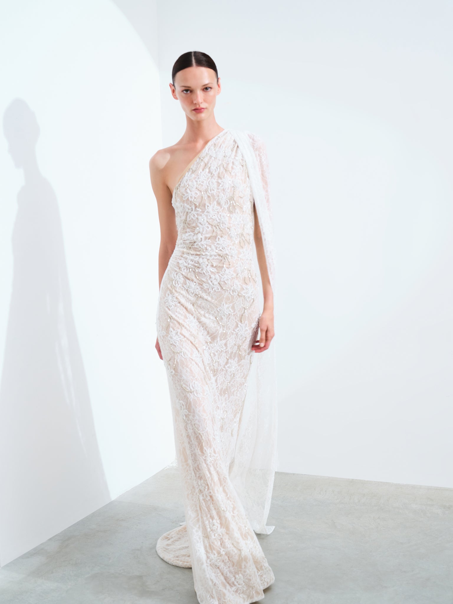 MARIA - TEK OMUZ EL IŞLEMELI DANTEL ELBISE