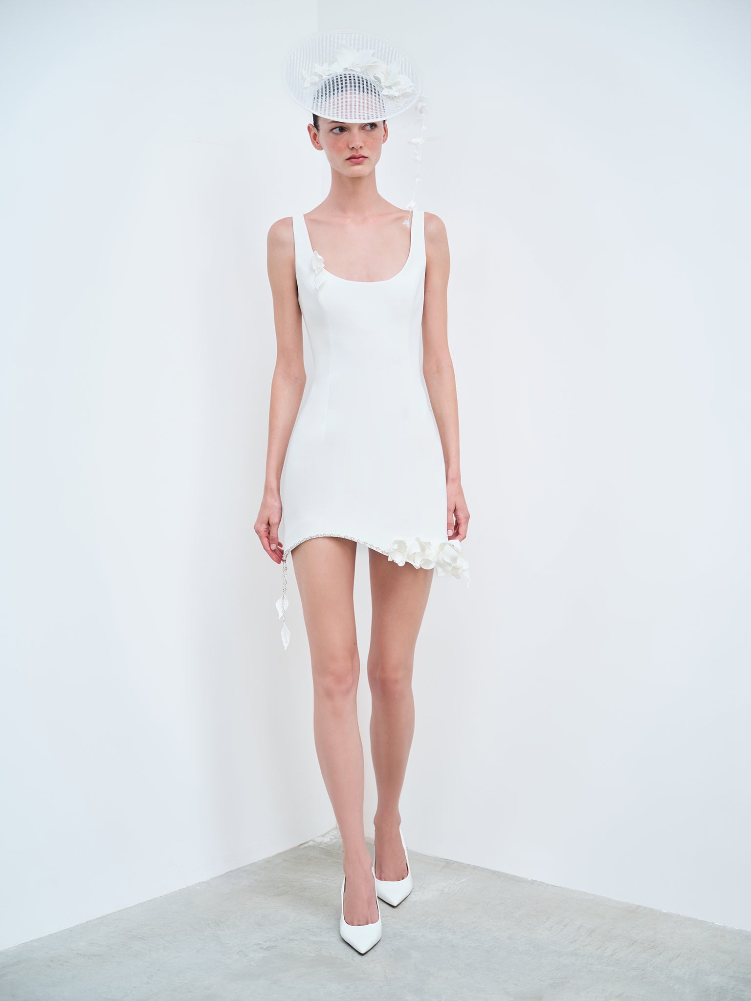 LIVI - U YAKA ASIMETRIK ETEKLİ MINI ELBİSE