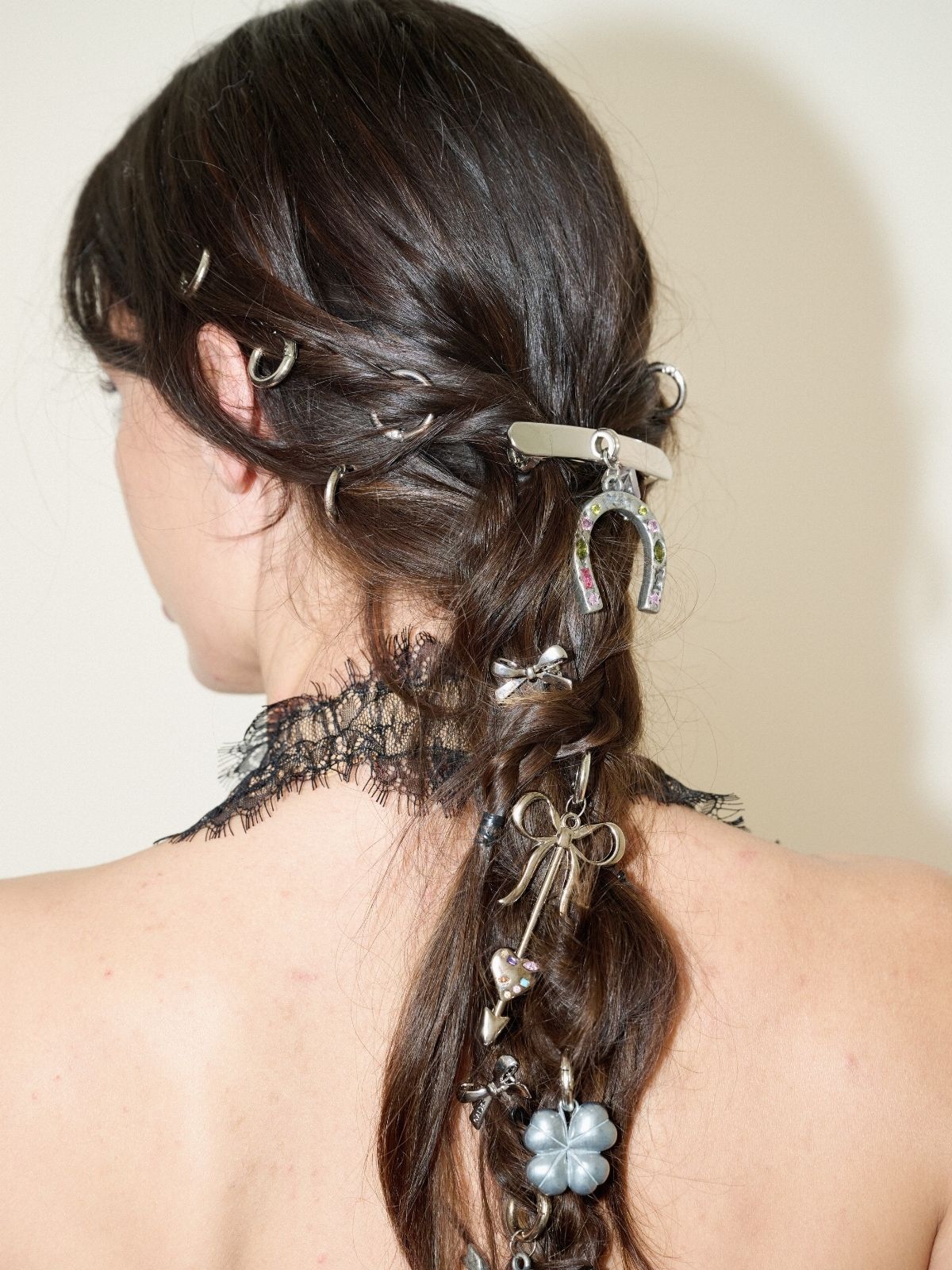 LUCKY CHARM SAC YUZUKLERI