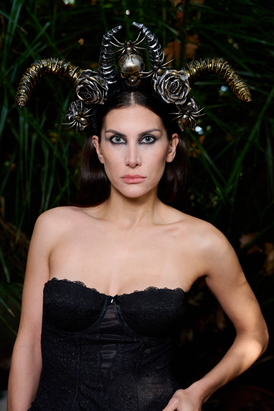 BLACK QUEEN HEADBAND