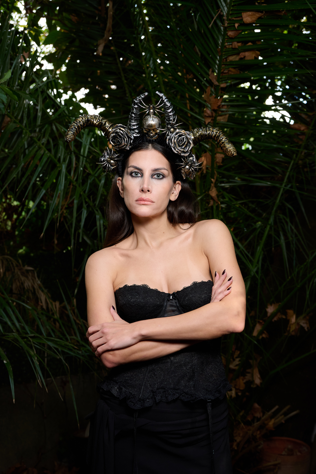 BLACK QUEEN HEADBAND