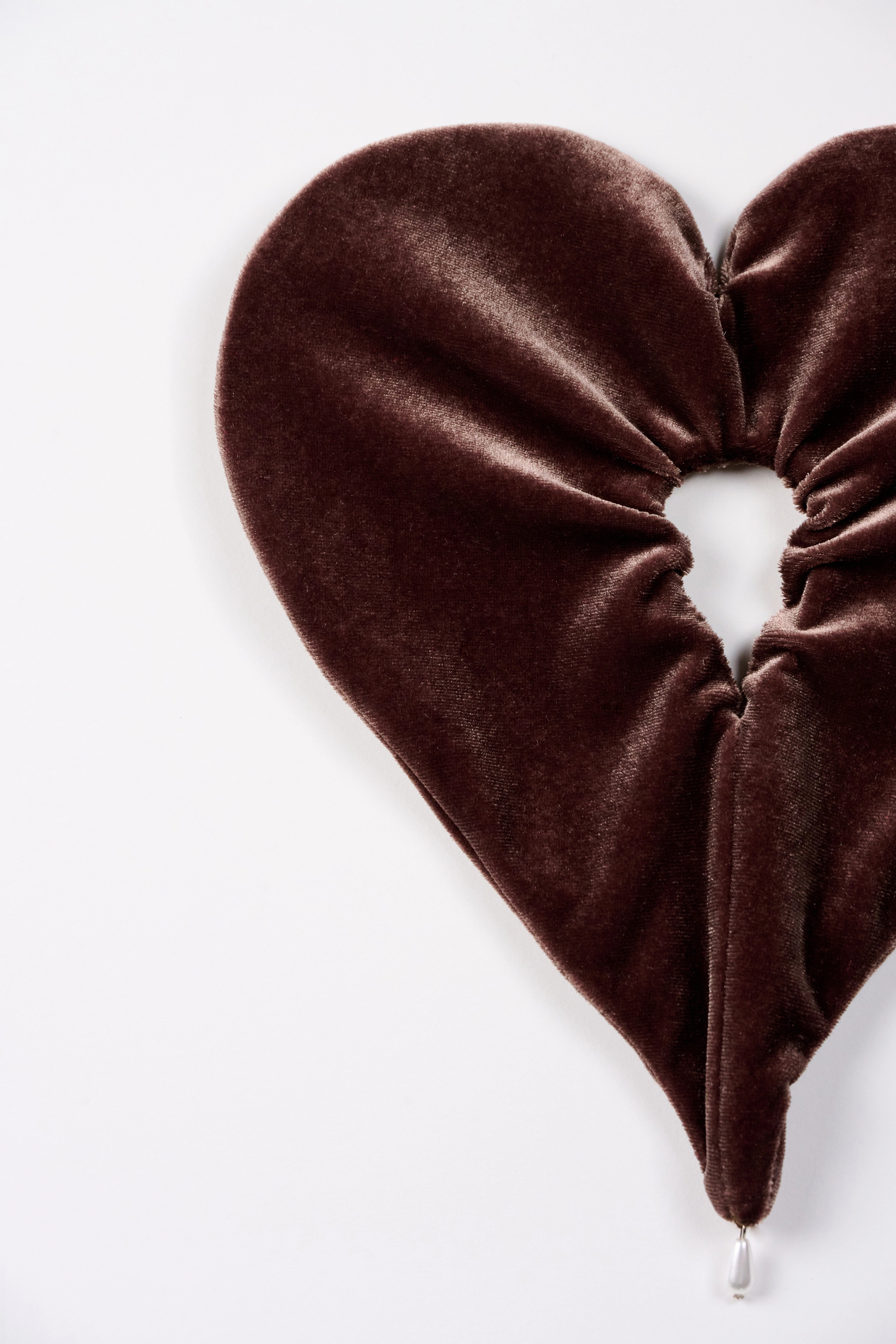 KADIFE KAHVERENGI LOVE SCRUNCHIE