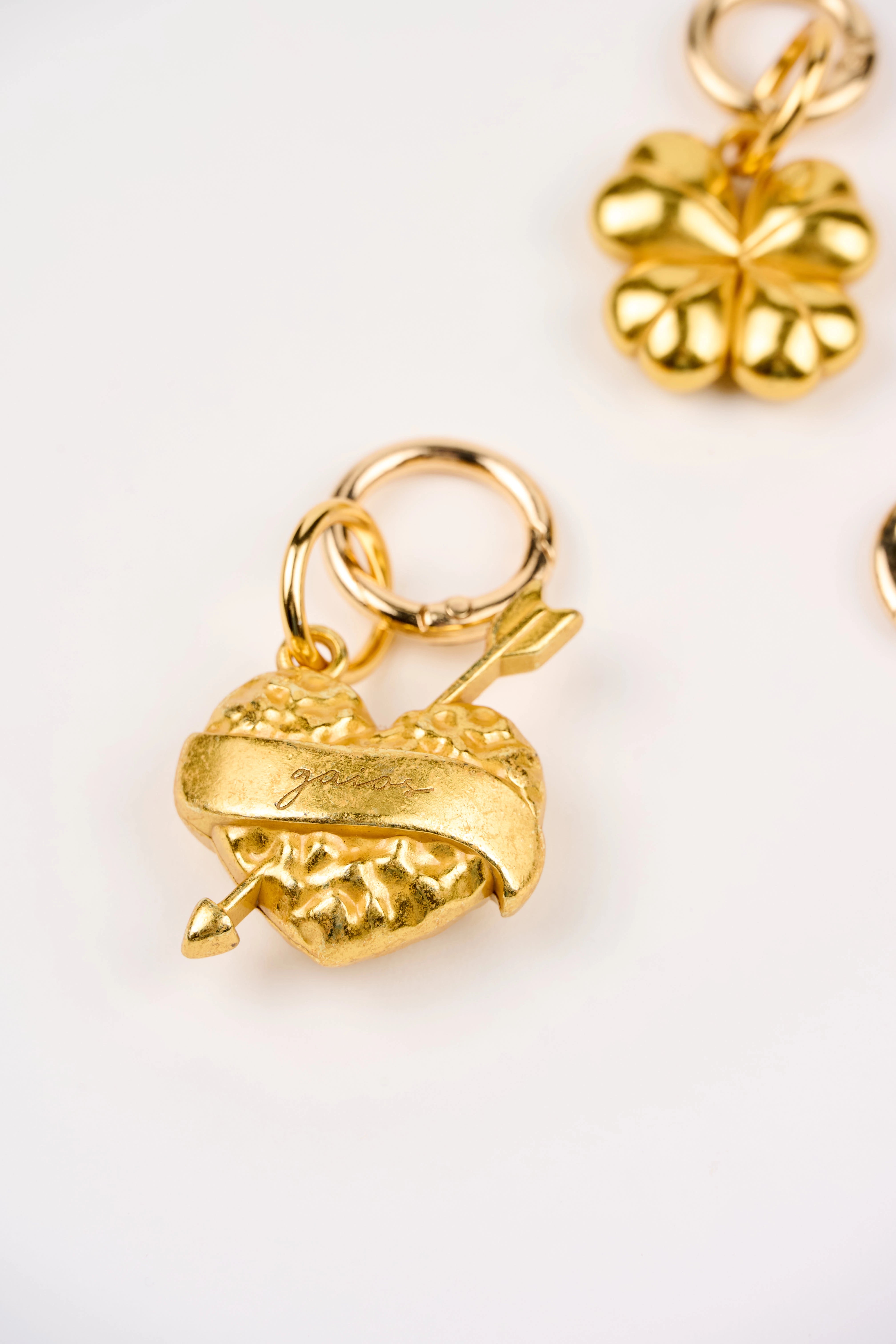 LUCKY CHARM SAC YUZUKLERI