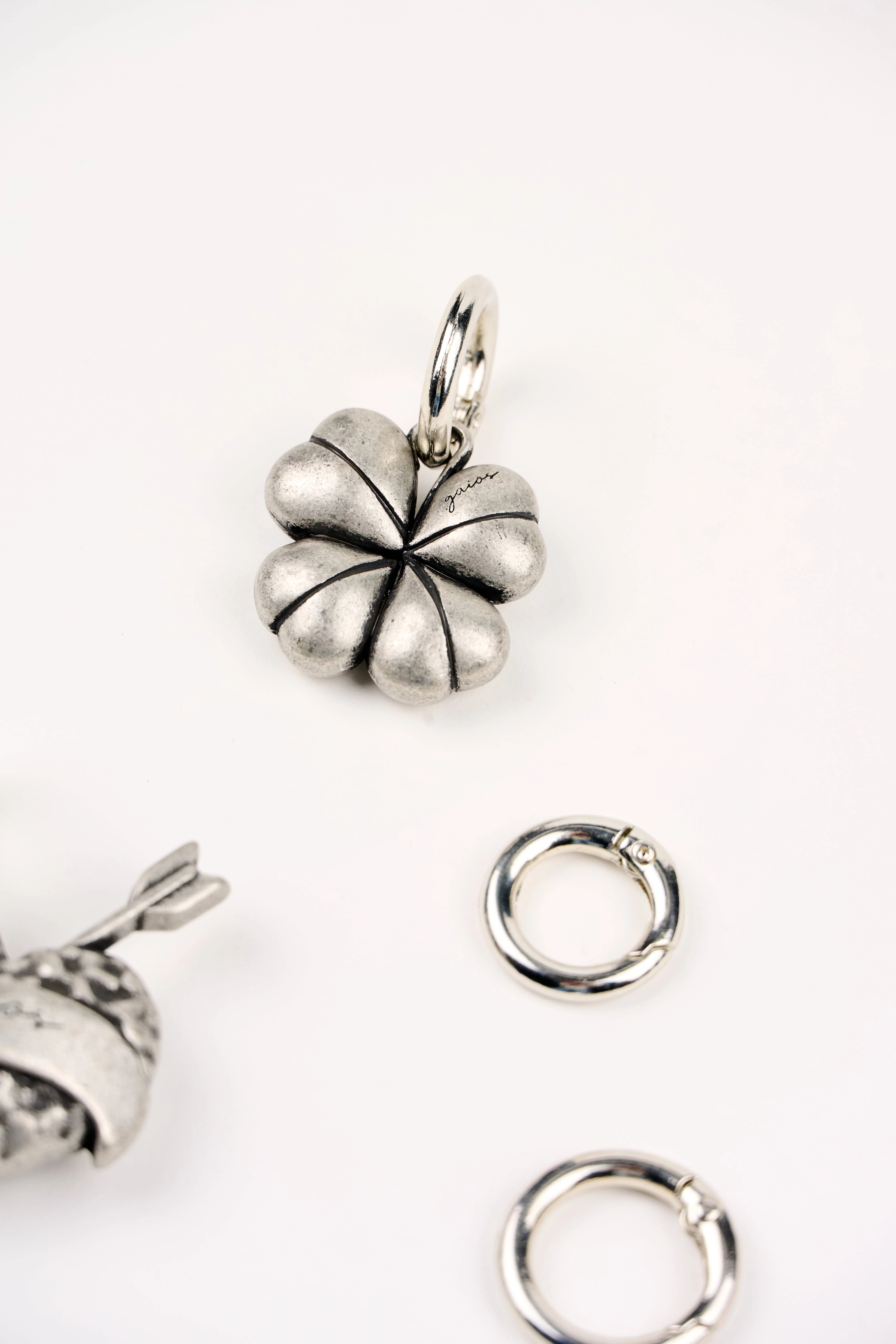 LUCKY CHARM SAC YUZUKLERI